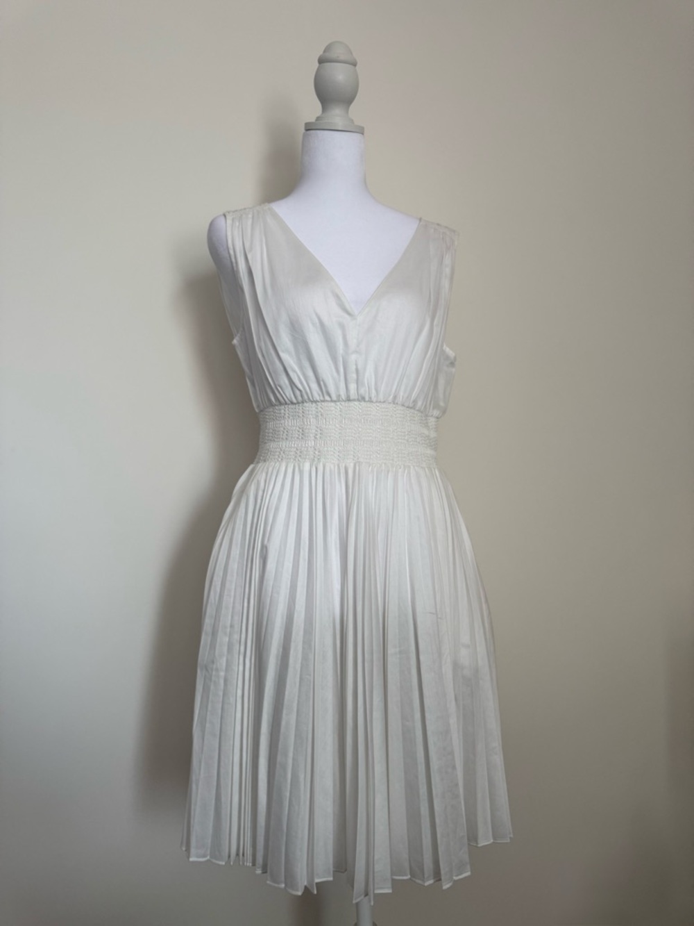 Rebecca Taylor Cream V-Neck Pleated white Dress NWT size medium 100% cotton